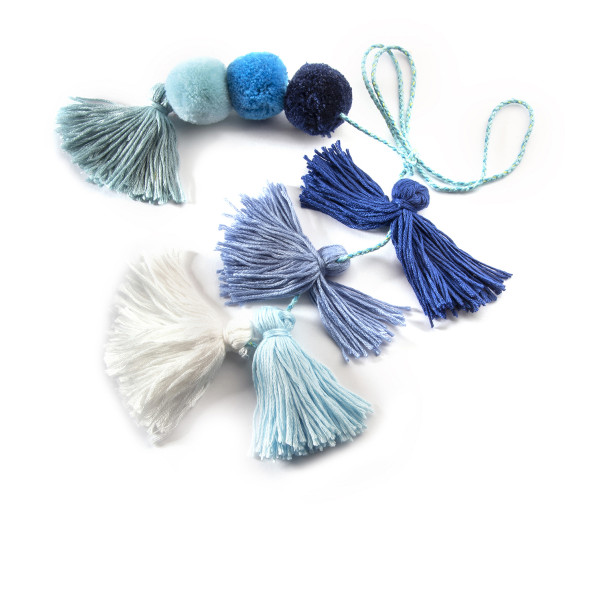 Taschenbaumler Pompons und Quasten in blau-weiß