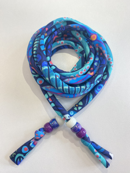 Bine Brändle "DIY Bikiniträger Meeresboden tiefseeblau gerollt mit Perlen" 1cm x 150 cm