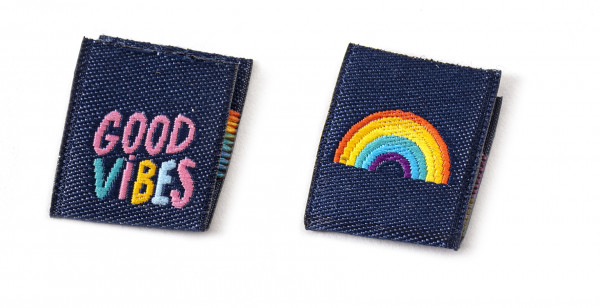 Bine Brändle Label "good vibes Regenbogen dunkelblau" 22mm x 20mm