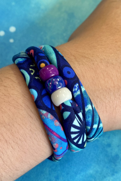 Bine Brändle "Lycra-Wickelarmband mit 3 Perlen Meeresboden tiefseeblau"